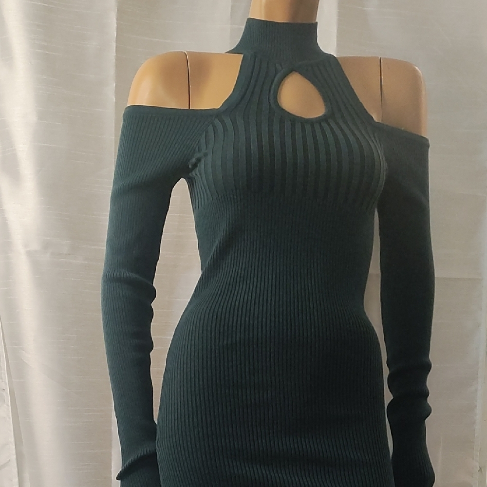 Charlotte Russe Green Off Shoulder Style Dress Mock Neck Size M/L